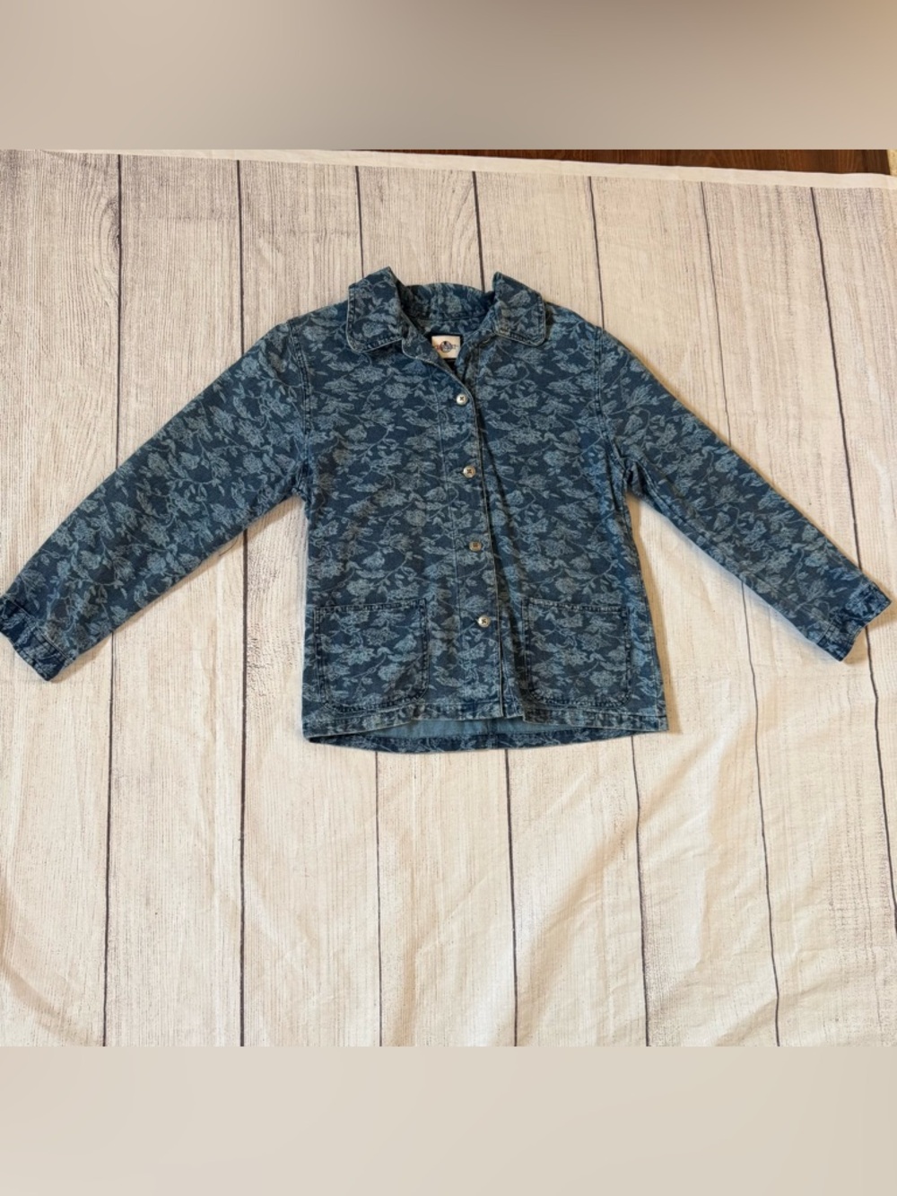 Vintage 90s Club Crest 100% cotton blue floral denim button top shirt size small